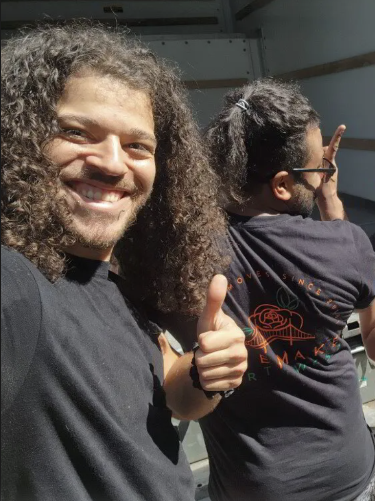 MoveMaker Northwest crew members giving thumbs up