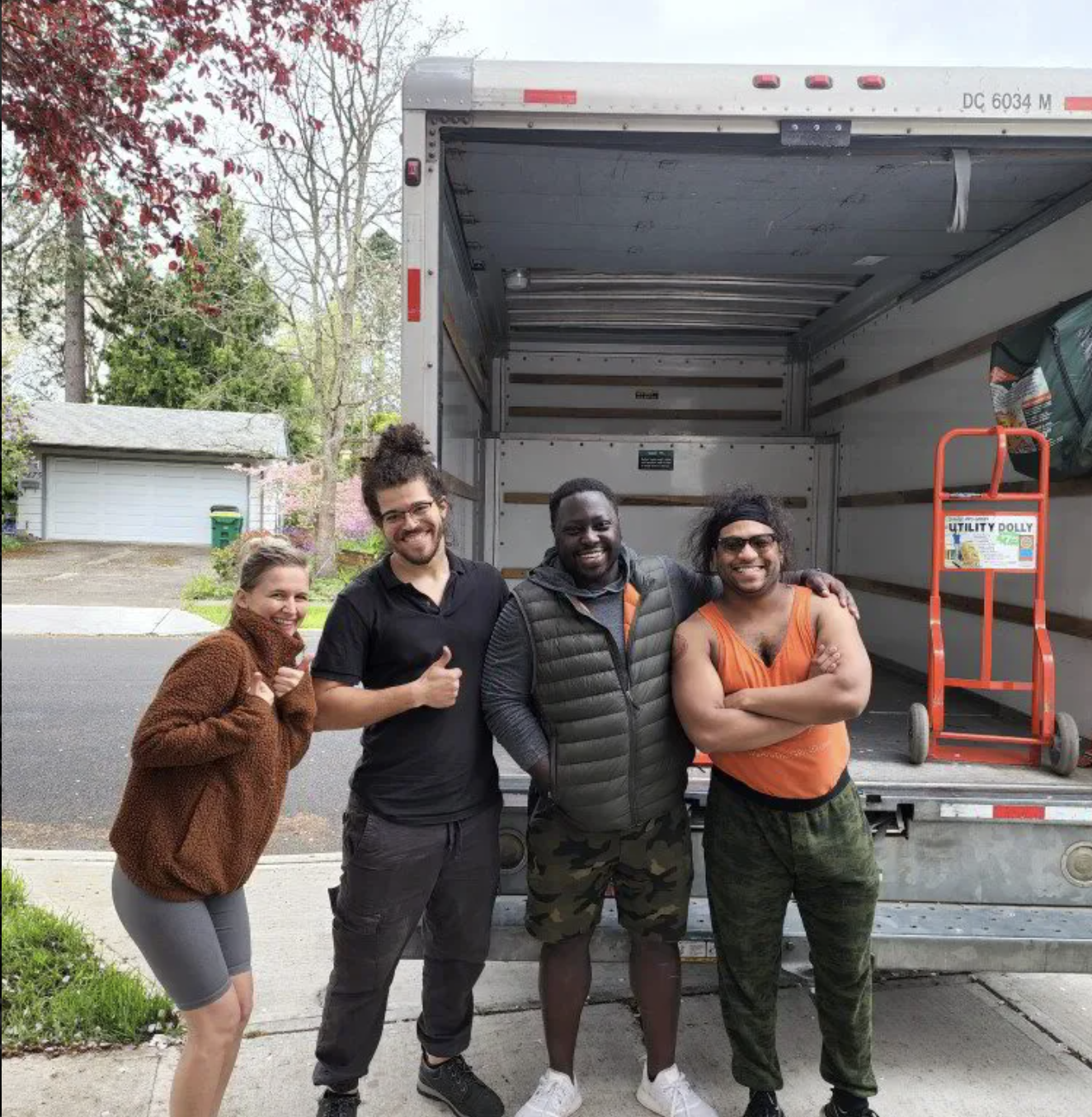 MoveMaker Northwest crew with happy customers